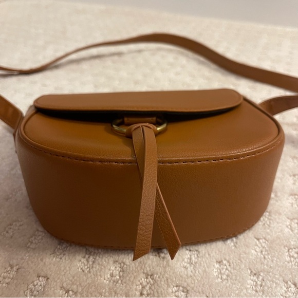 JJ Winters Elegant Tan Crossbody Bag - Picture 12 of 17
